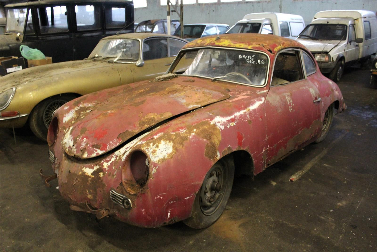 Classic & Sports Car – £493,000 Miura stars at French barn-find sale