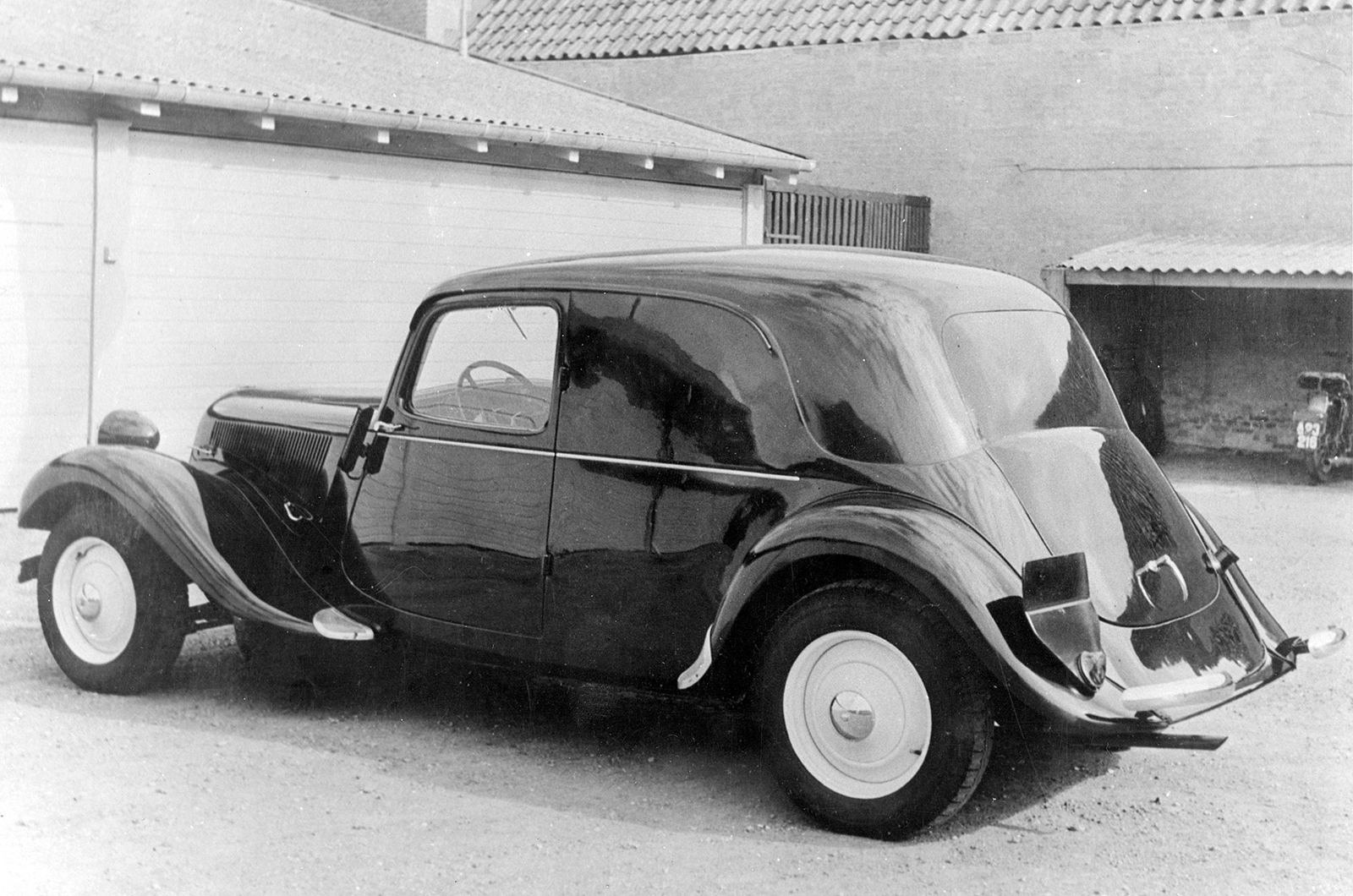 Classic & Sports Car – Citroën Traction Avant camionnette: van extraordinaire
