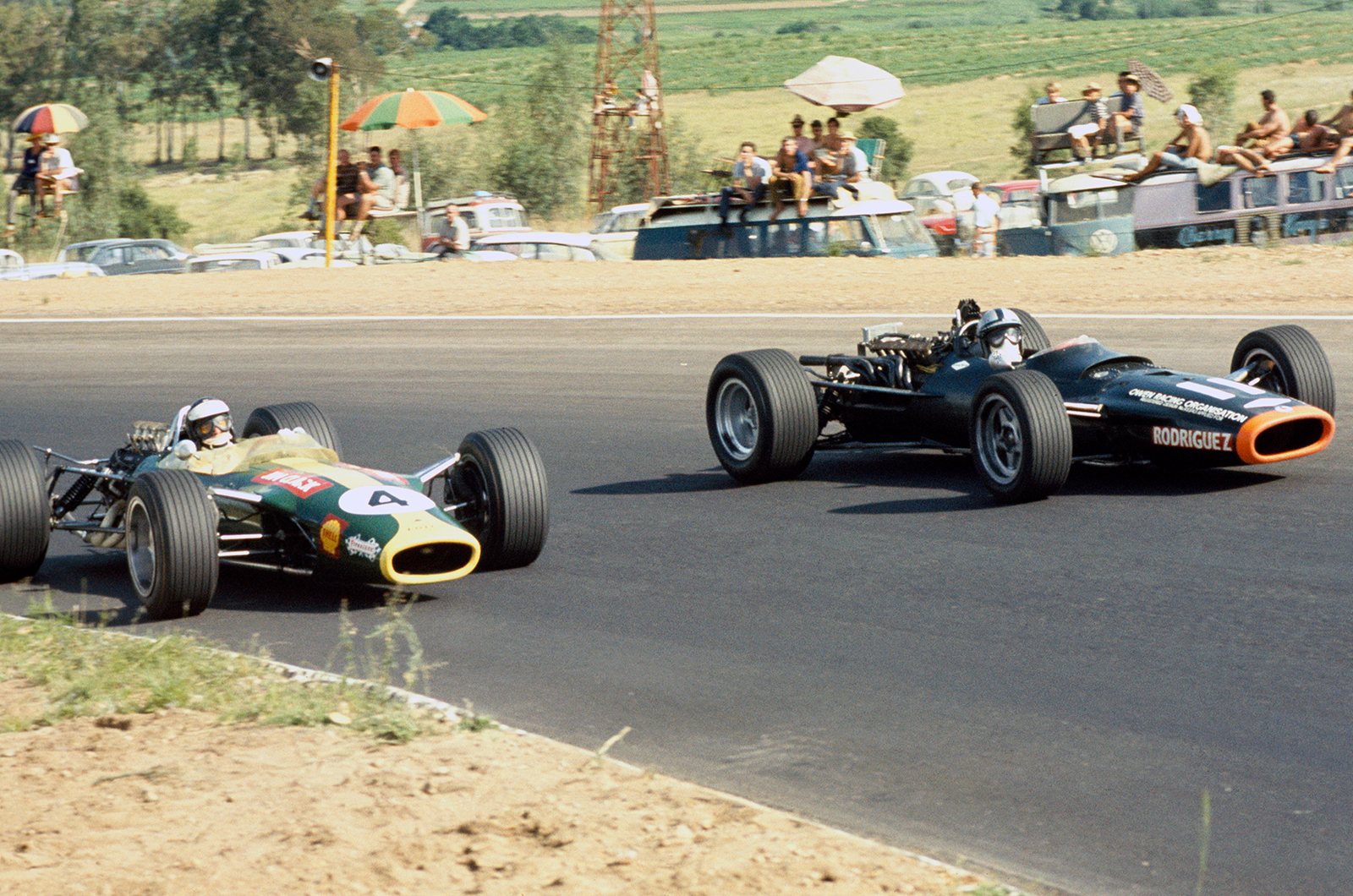 Jim Clark (left, Lotus 49-Ford) passes Pedro Rodríguez (BRM P126) at a sun-kissed Kyalami on New Year’s Day 1968
