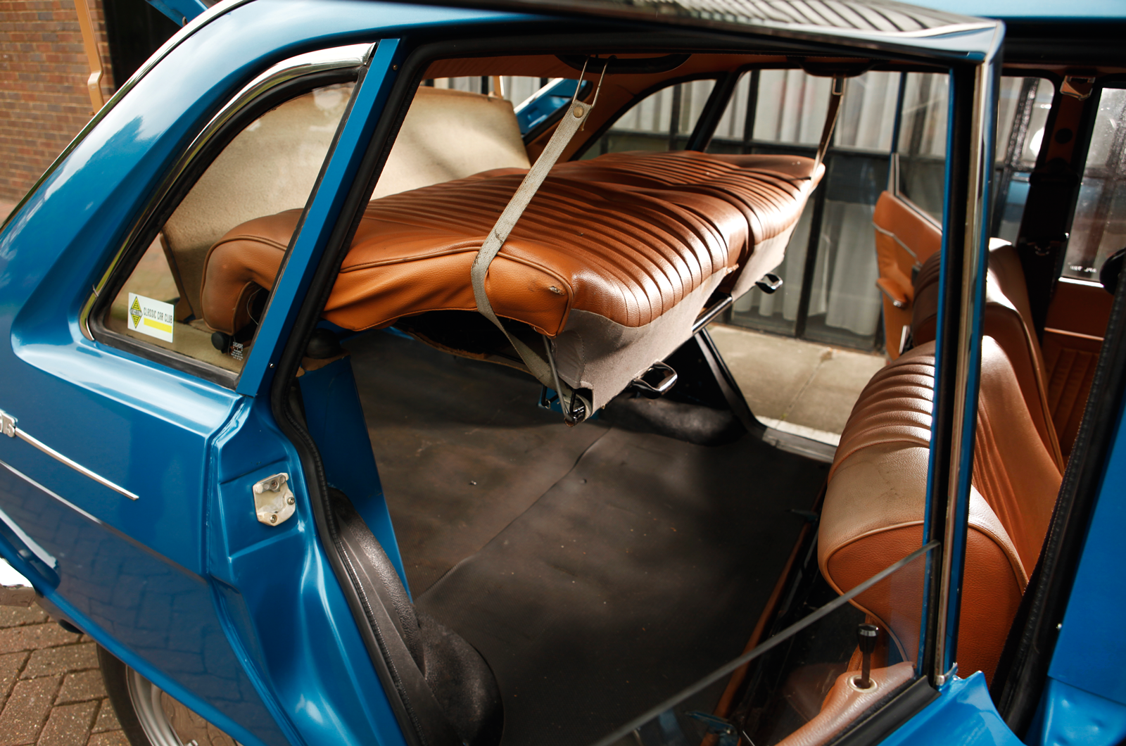Classic & Sports Car - Perks of the job: Ford Cortina 1600E vs Renault 16TS vs Fiat 125S