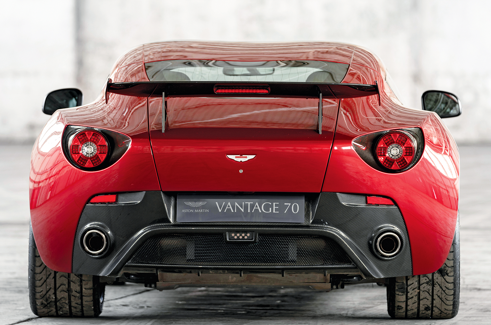 Classic & Sports Car – Aston Martin V12 Vantage vs V12 Vantage S: the brawn legacy