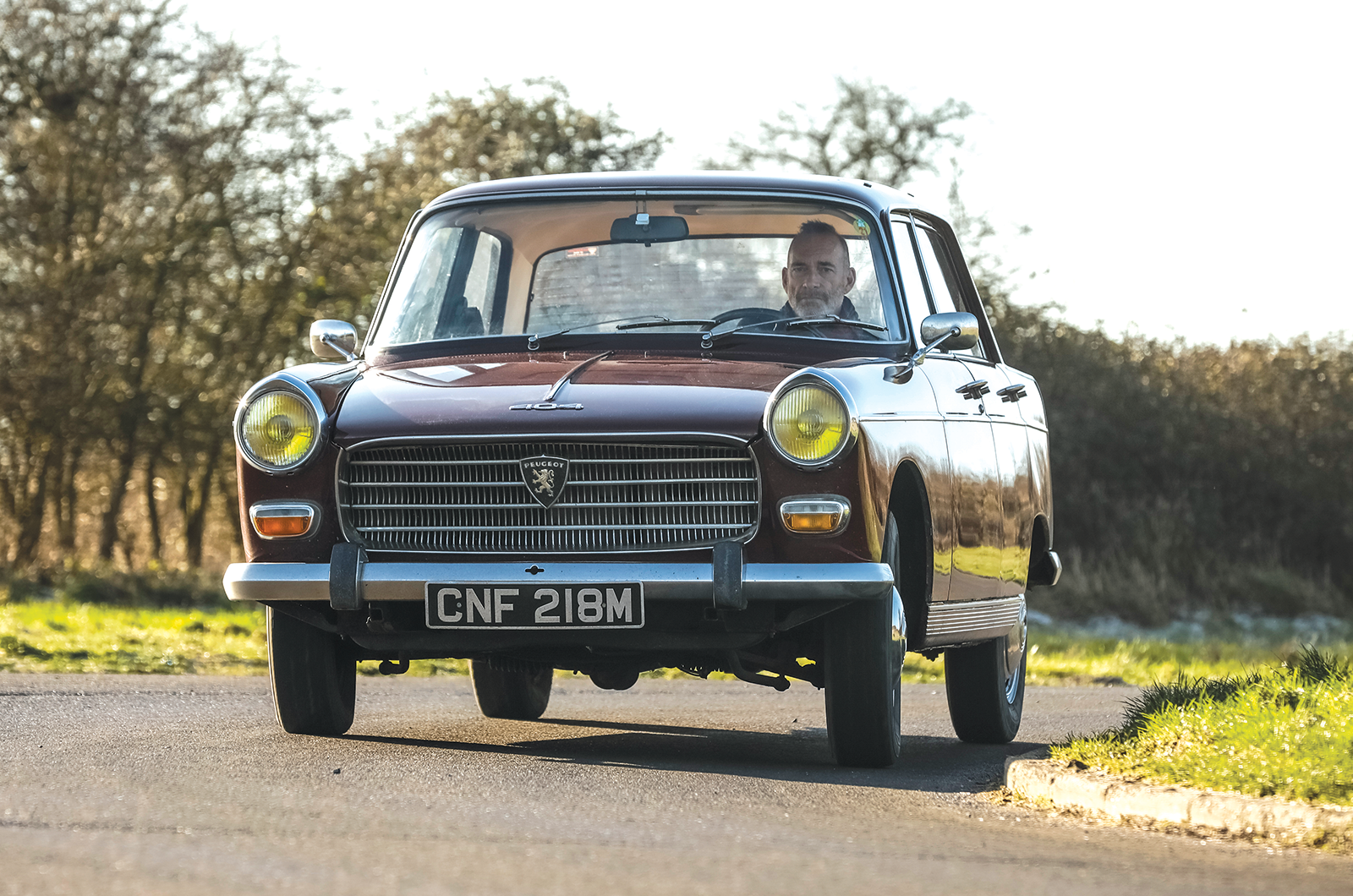 Classic & Sports Car – Fiat 1500L vs Peugeot 404: the shape of things to come