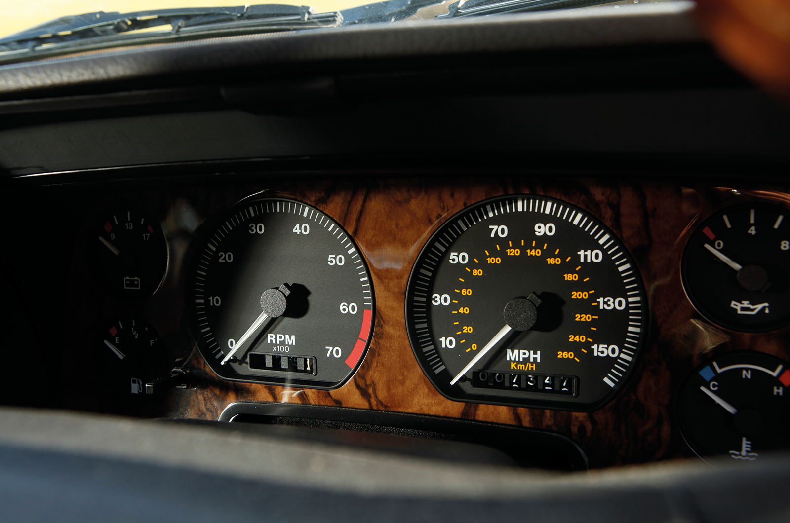 Classic & Sports Car – Jaguar XJ-S V12 vs XJS 6-litre: coming of age