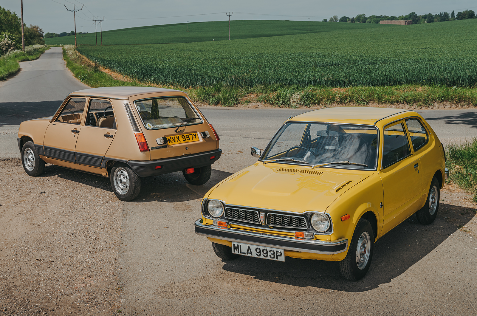 Classic & Sports Car – Renault 5 vs Honda Civic: little stars