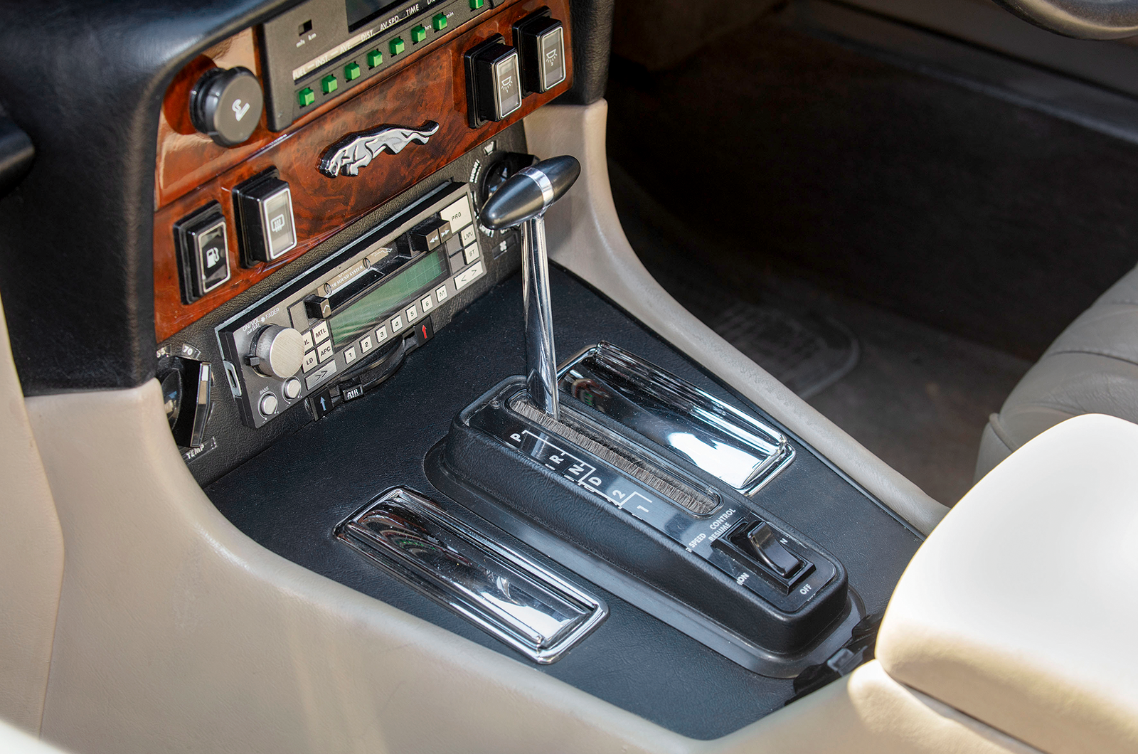 Classic & Sports Car – Buyer’s guide: Jaguar XJ6/XJ12