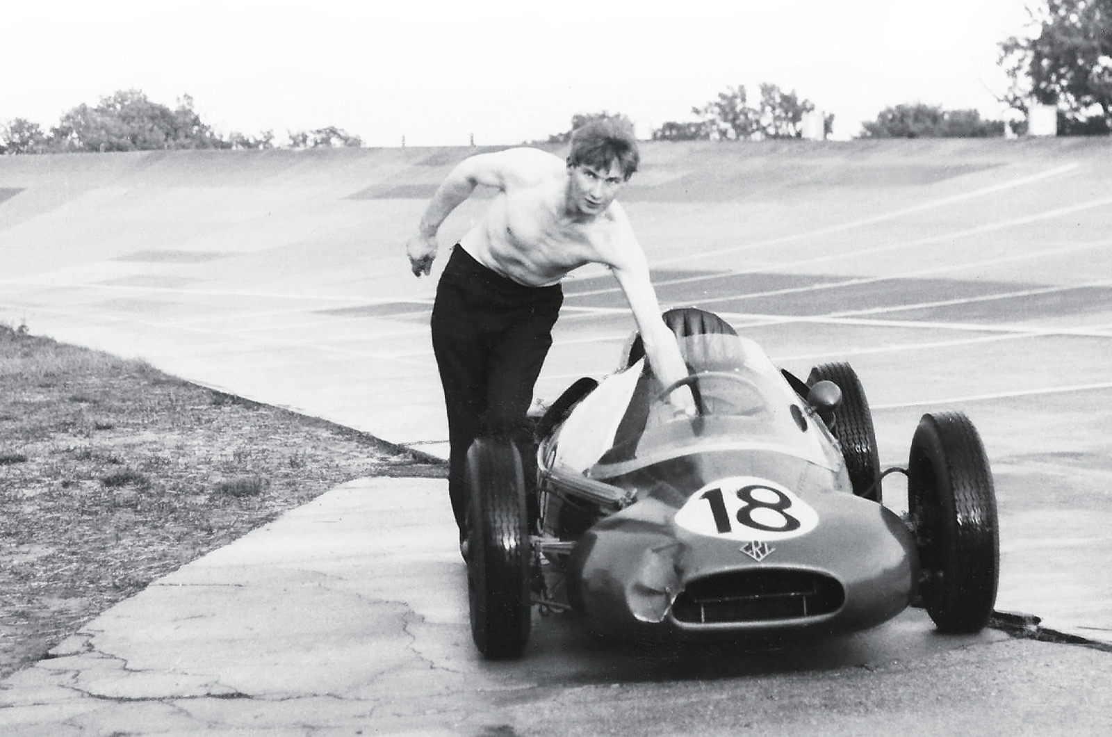 Classic & Sports Car – Mike Parkes: Ferrari’s golden boy