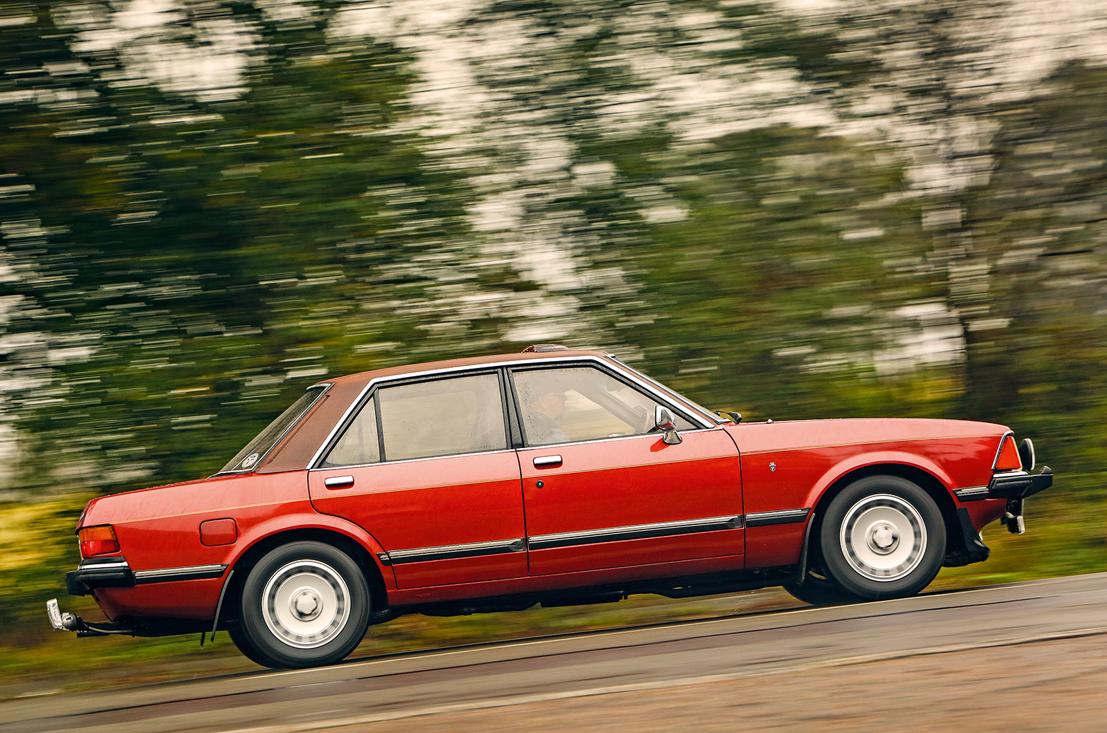 Classic & Sports Car – Alfa Romeo, Rover, Ford, Peugeot, Toyota and Talbot: battle of the barges