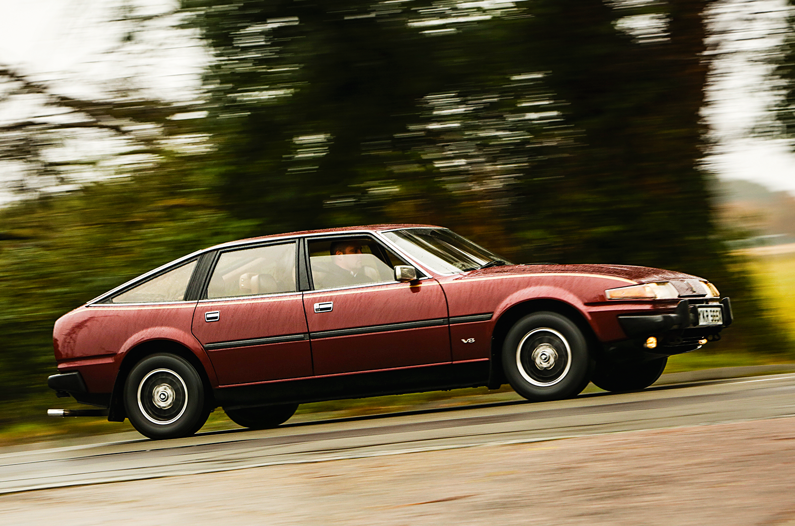 Classic & Sports Car – Alfa Romeo, Rover, Ford, Peugeot, Toyota and Talbot: battle of the barges