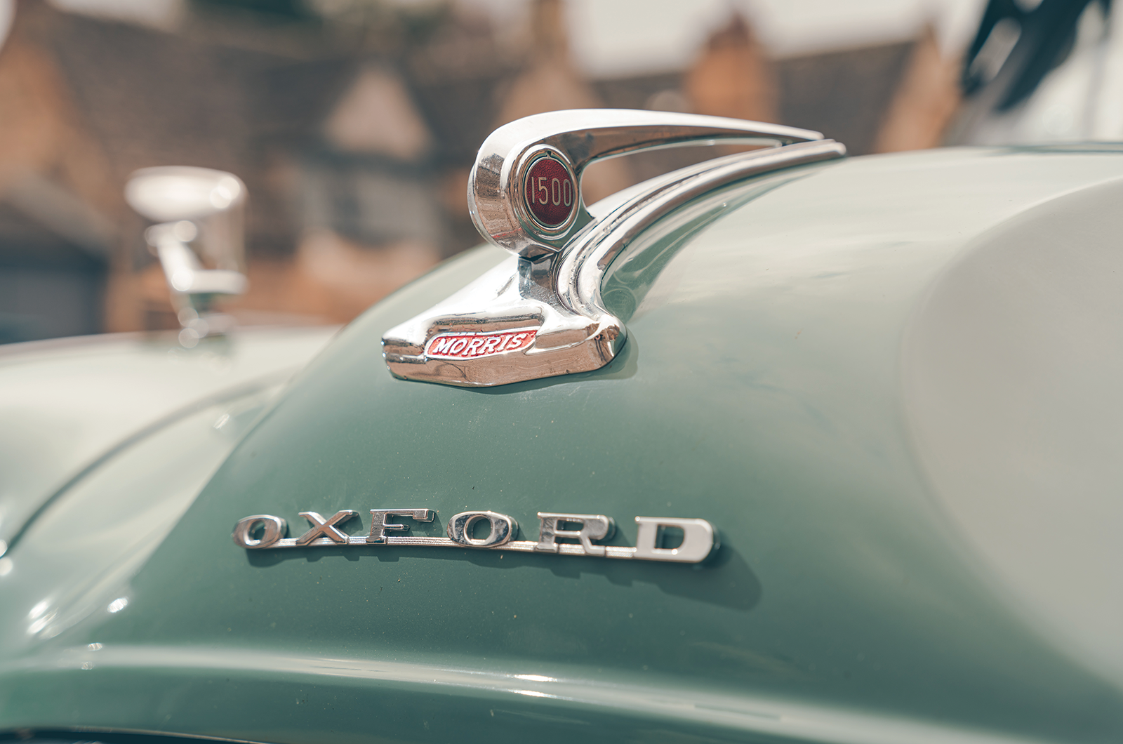 Classic & Sports Car – Morris Oxford Traveller vs Borgward Isabella Combi: practically perfect?