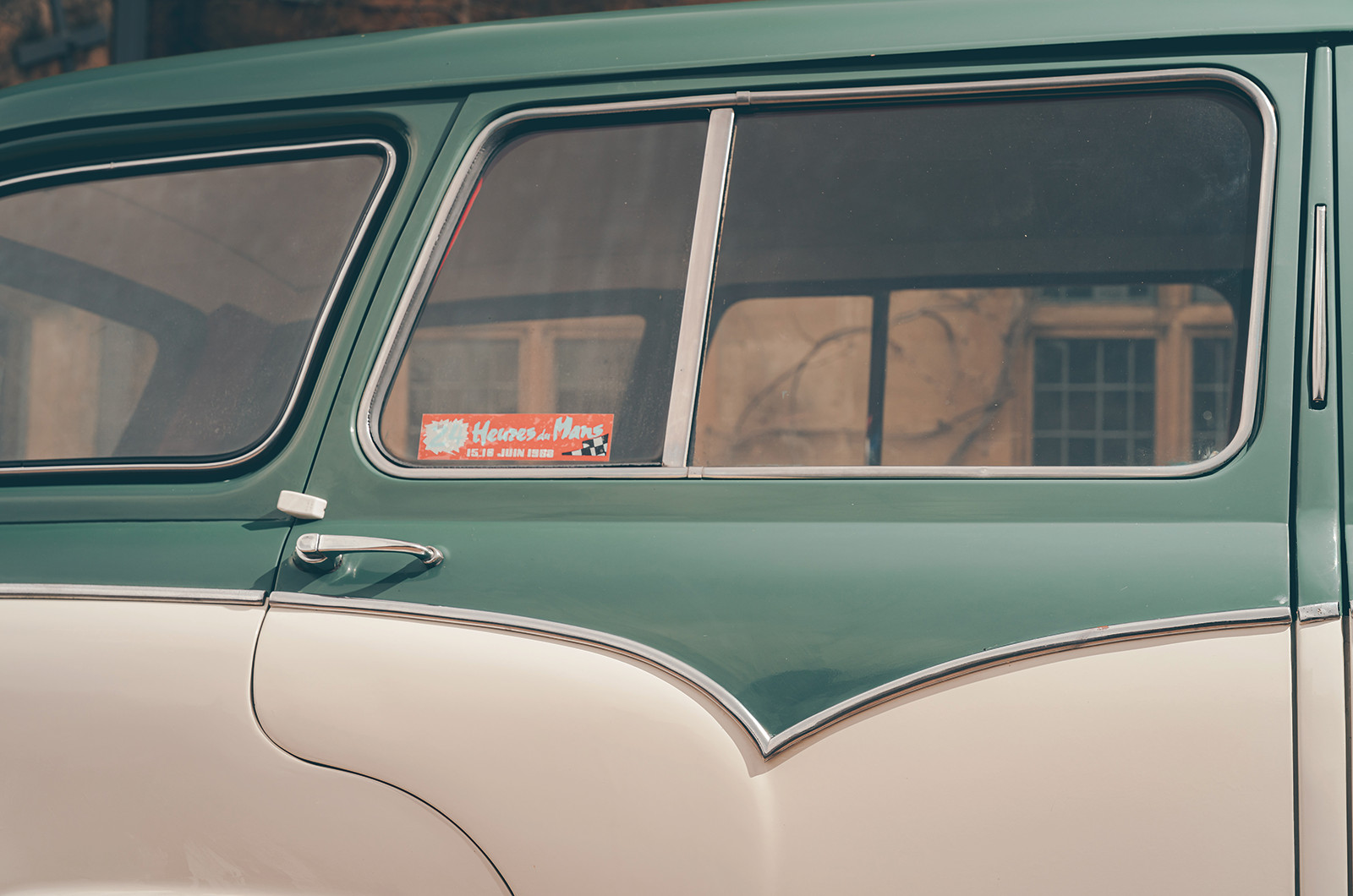 Classic & Sports Car – Morris Oxford Traveller vs Borgward Isabella Combi: practically perfect?