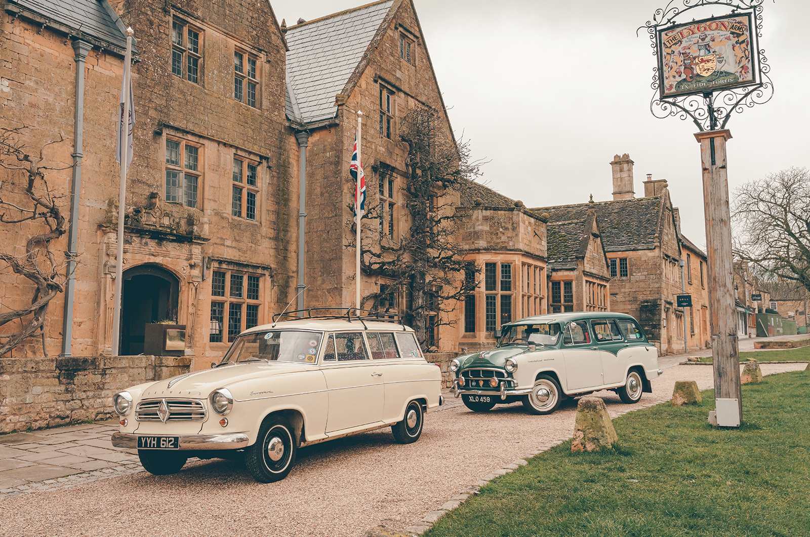 Classic & Sports Car – Morris Oxford Traveller vs Borgward Isabella Combi: practically perfect?