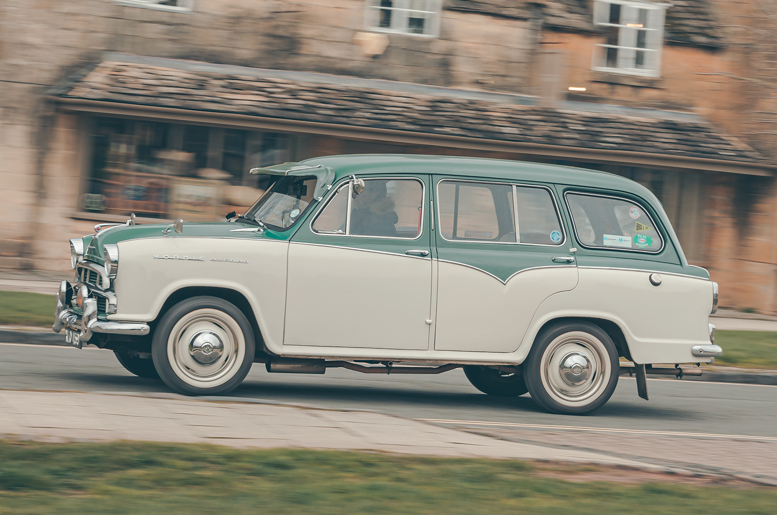 Classic & Sports Car – Morris Oxford Traveller vs Borgward Isabella Combi: practically perfect?