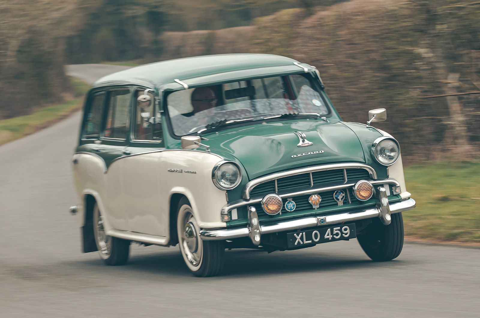 Classic & Sports Car – Morris Oxford Traveller vs Borgward Isabella Combi: practically perfect?