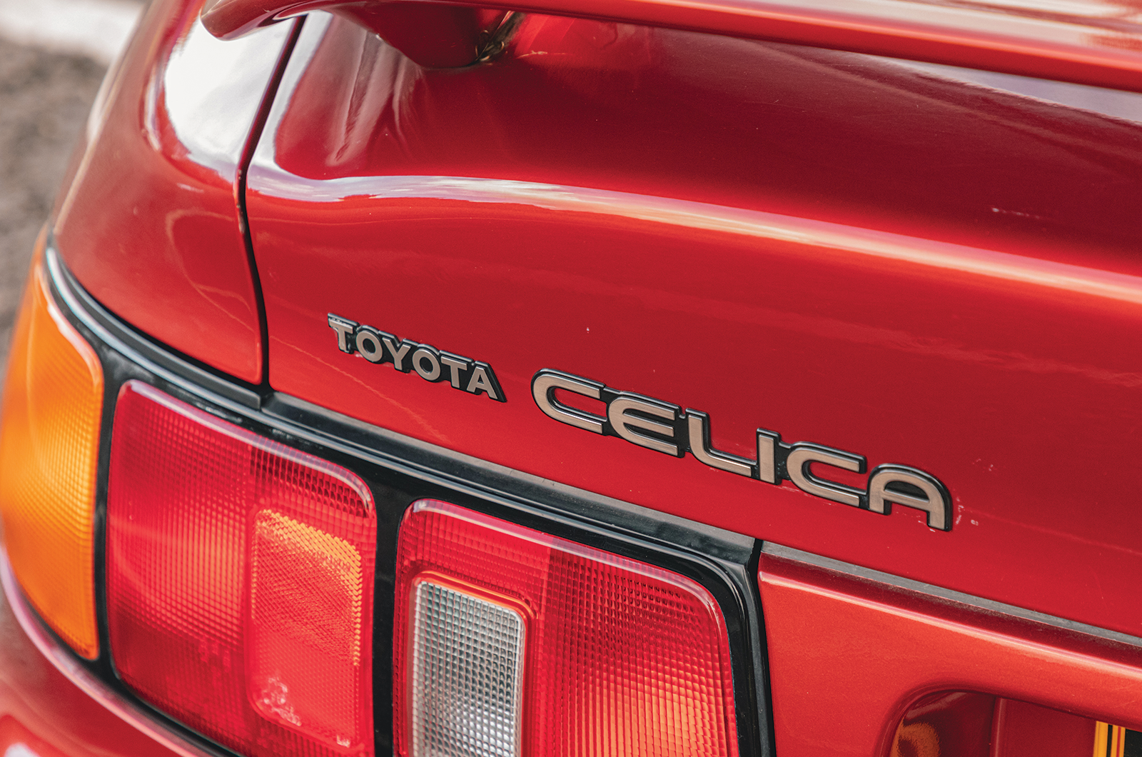 Classic & Sports Car – Toyota Celica GT vs Mazda MX-6 vs Rover 220 turbo: ’90s hits