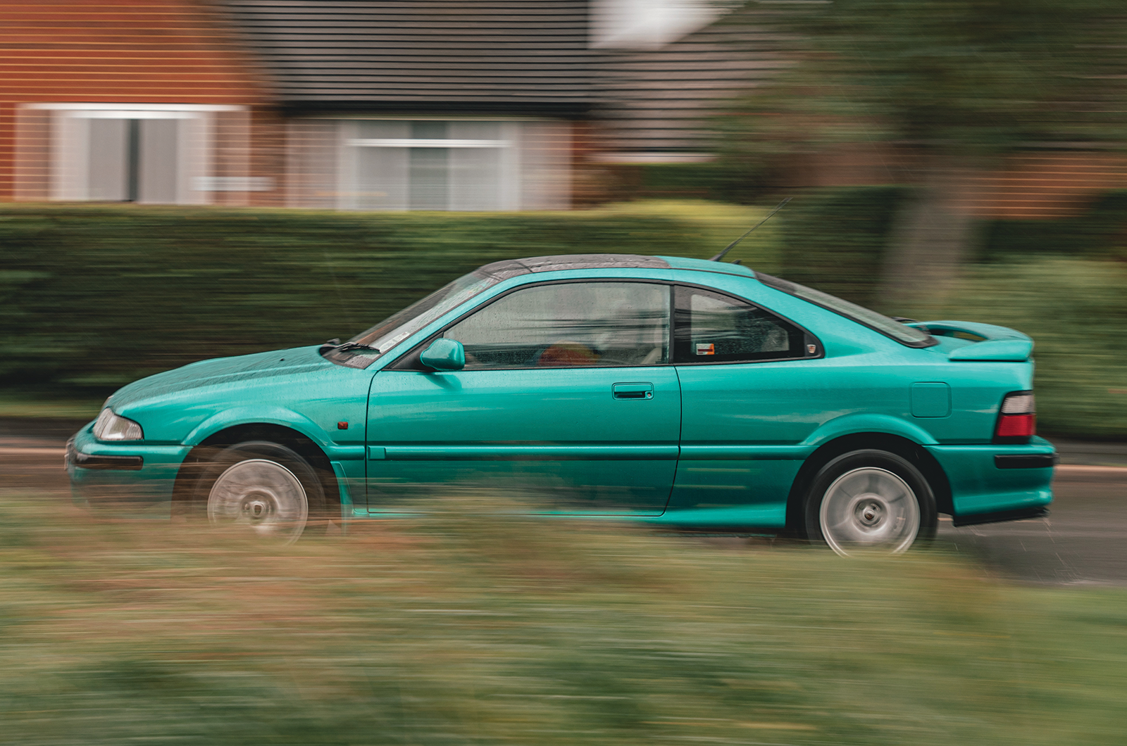 Classic & Sports Car – Toyota Celica GT vs Mazda MX-6 vs Rover 220 turbo: ’90s hits