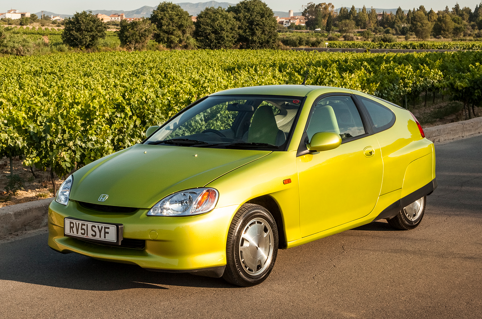 Classic & Sports Car – Honda Insight: millennial marvel