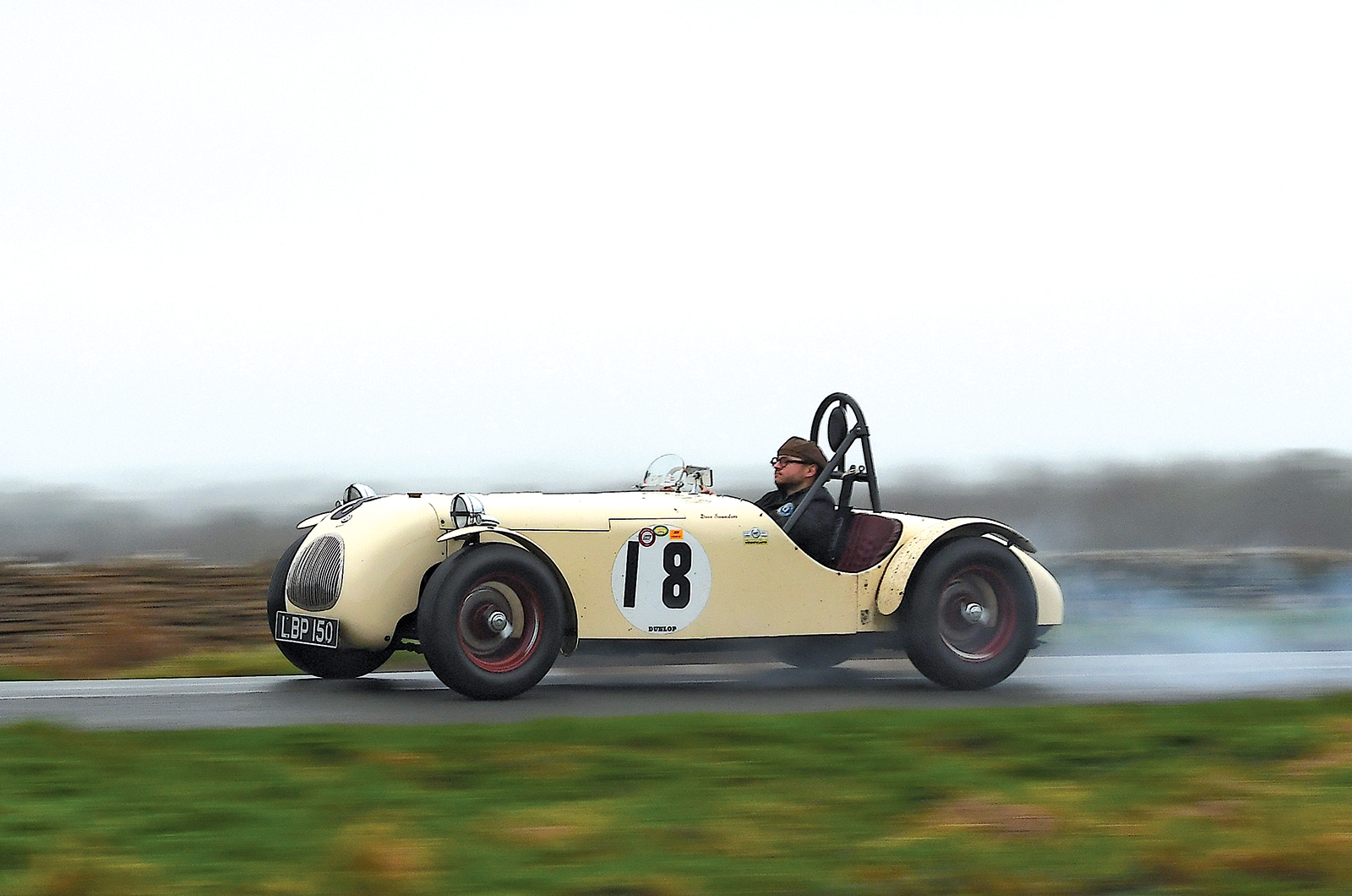 Classic & Sports Car – MG Gammon Special: smoking the competition