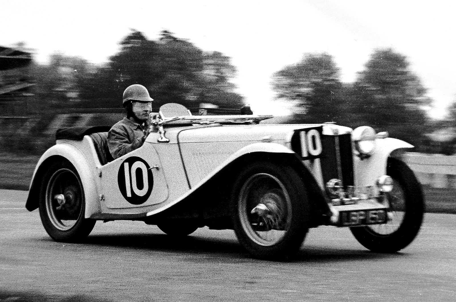 Classic & Sports Car – MG Gammon Special: smoking the competition