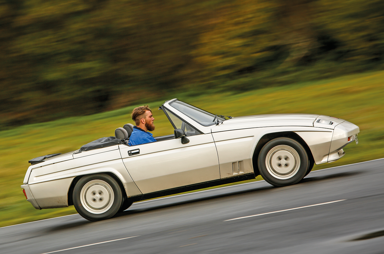 Classic & Sports Car – Toyota MR2 vs Fiat X1/9 vs Reliant Scimitar SS1: wedge-shaped fun