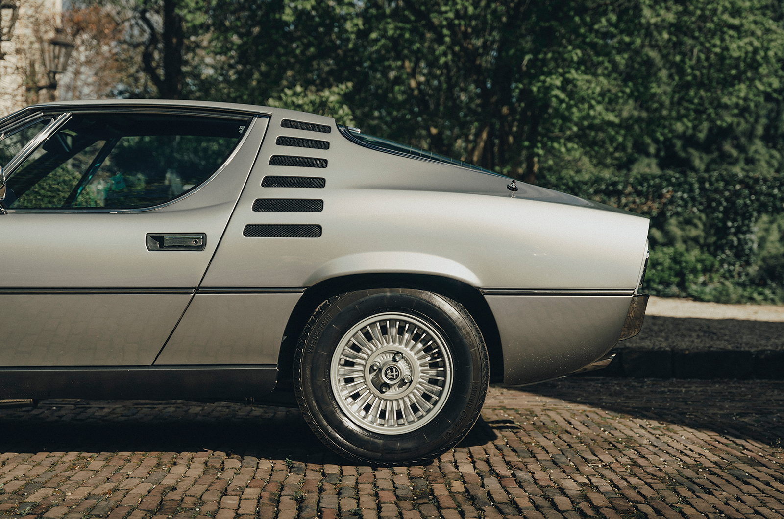 Classic & Sports Car – Alfa Romeo Montreal vs Porsche 911S: a breath of fresh air