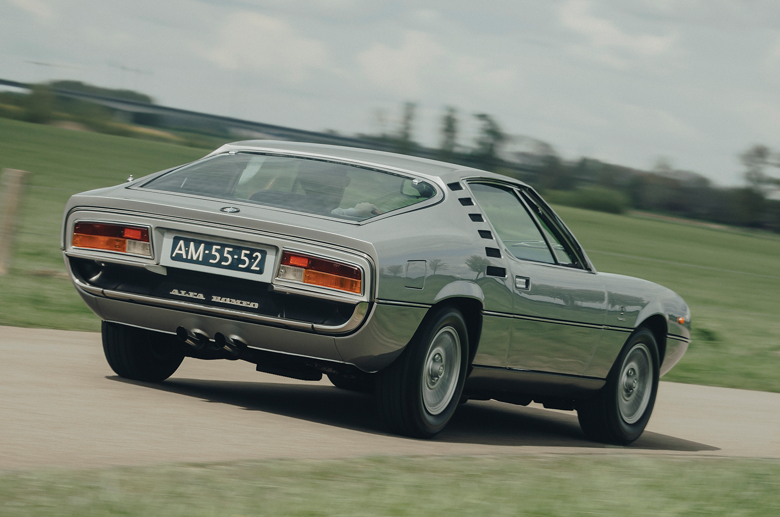 Classic & Sports Car – Alfa Romeo Montreal vs Porsche 911S: a breath of fresh air