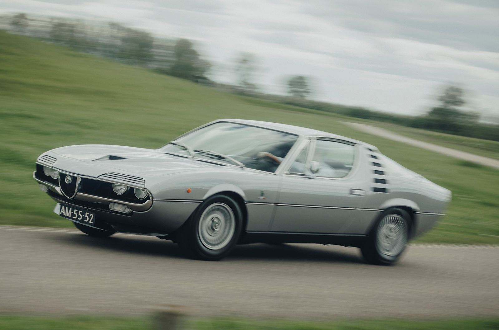 Classic & Sports Car – Alfa Romeo Montreal vs Porsche 911S: a breath of fresh air