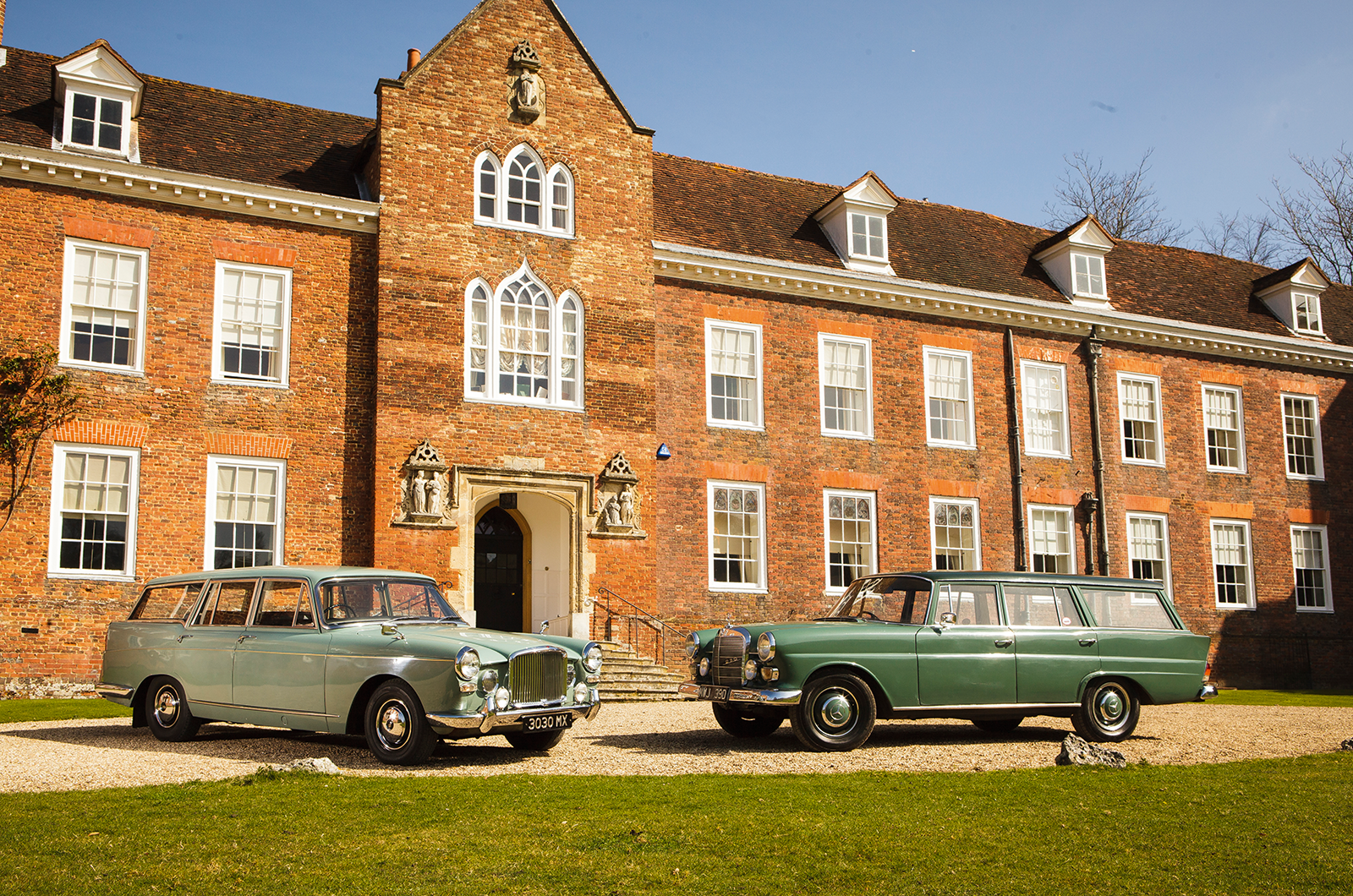 Classic & Sports Car – Mercedes-Benz Universal vs Vanden Plas Countryman: working wagons