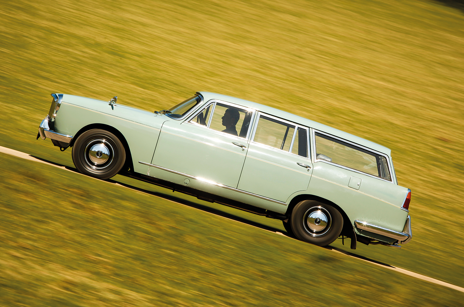 Classic & Sports Car – Mercedes-Benz Universal vs Vanden Plas Countryman: working wagons