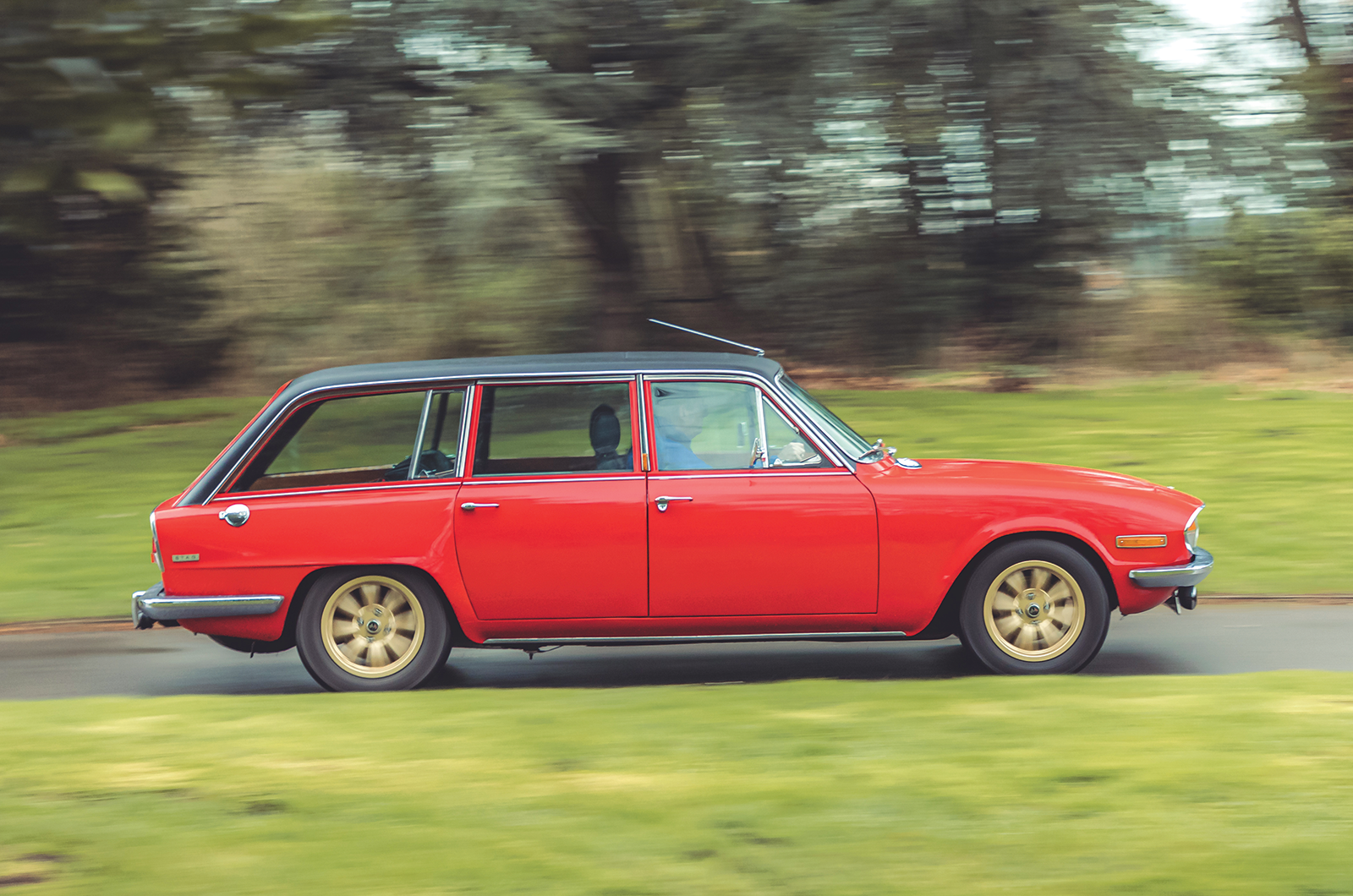 Classic & Sports Car – Triumph Stag saloon and estate: when two become one