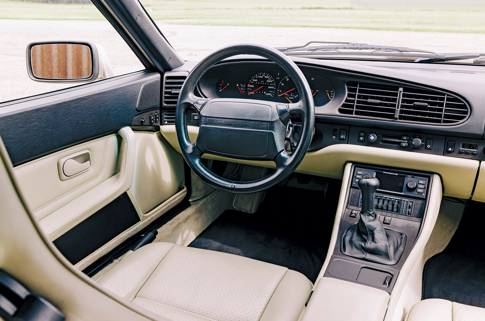 Classic & Sports Car – Porsche 944 turbo: under pressure