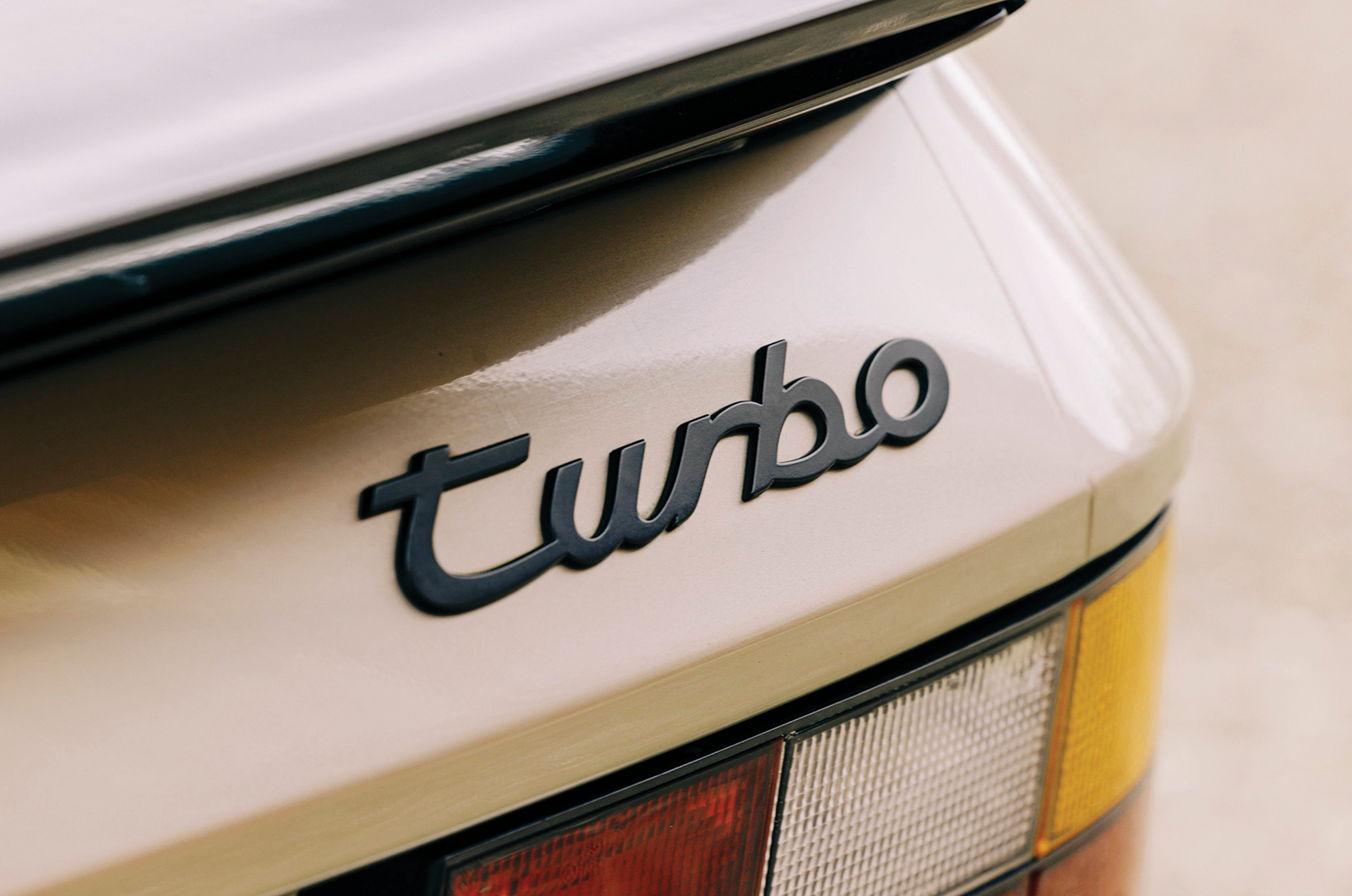 Classic & Sports Car – Porsche 944 turbo: under pressure