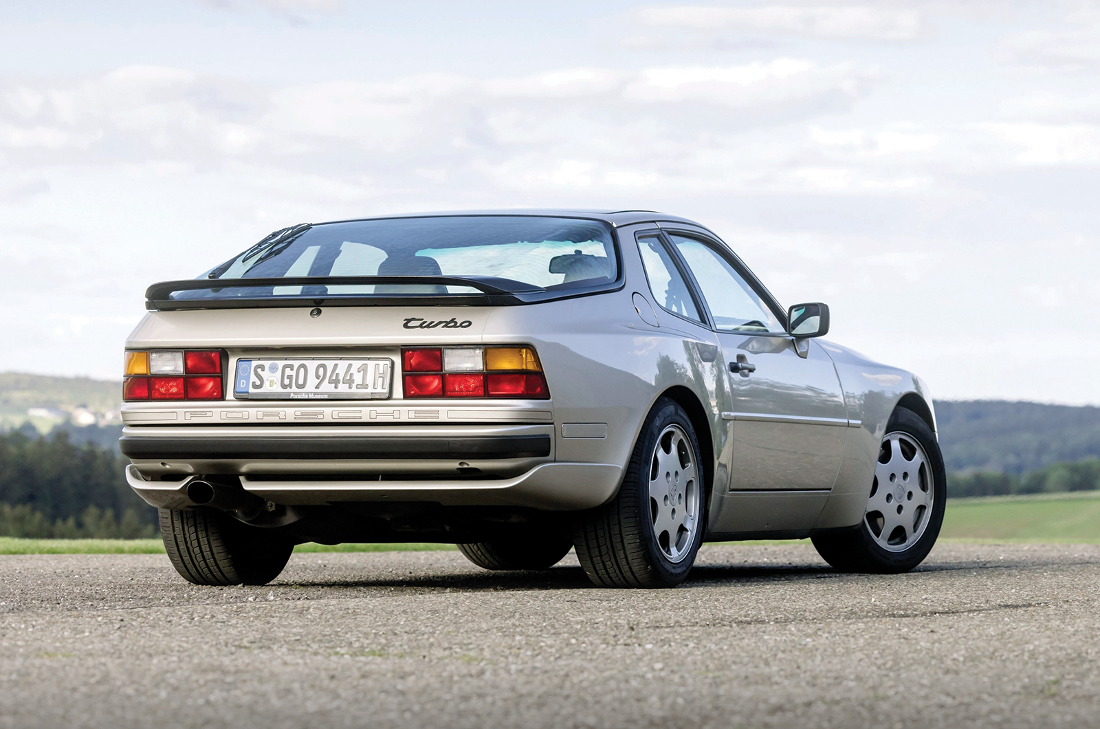 Classic & Sports Car – Porsche 944 turbo: under pressure