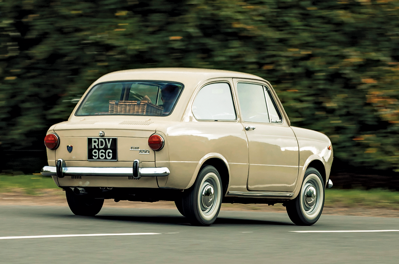 Classic & Sports Car – Fiat 850 family: people’s choice