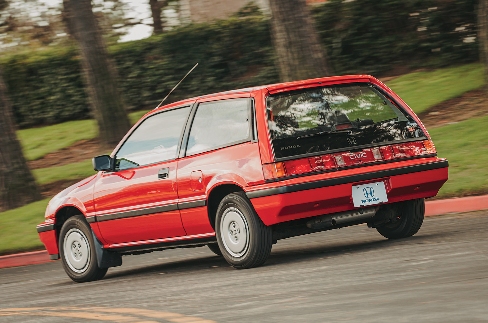 Classic & Sports Car – Honda CRX Si vs Civic Si: absolutely buzzing