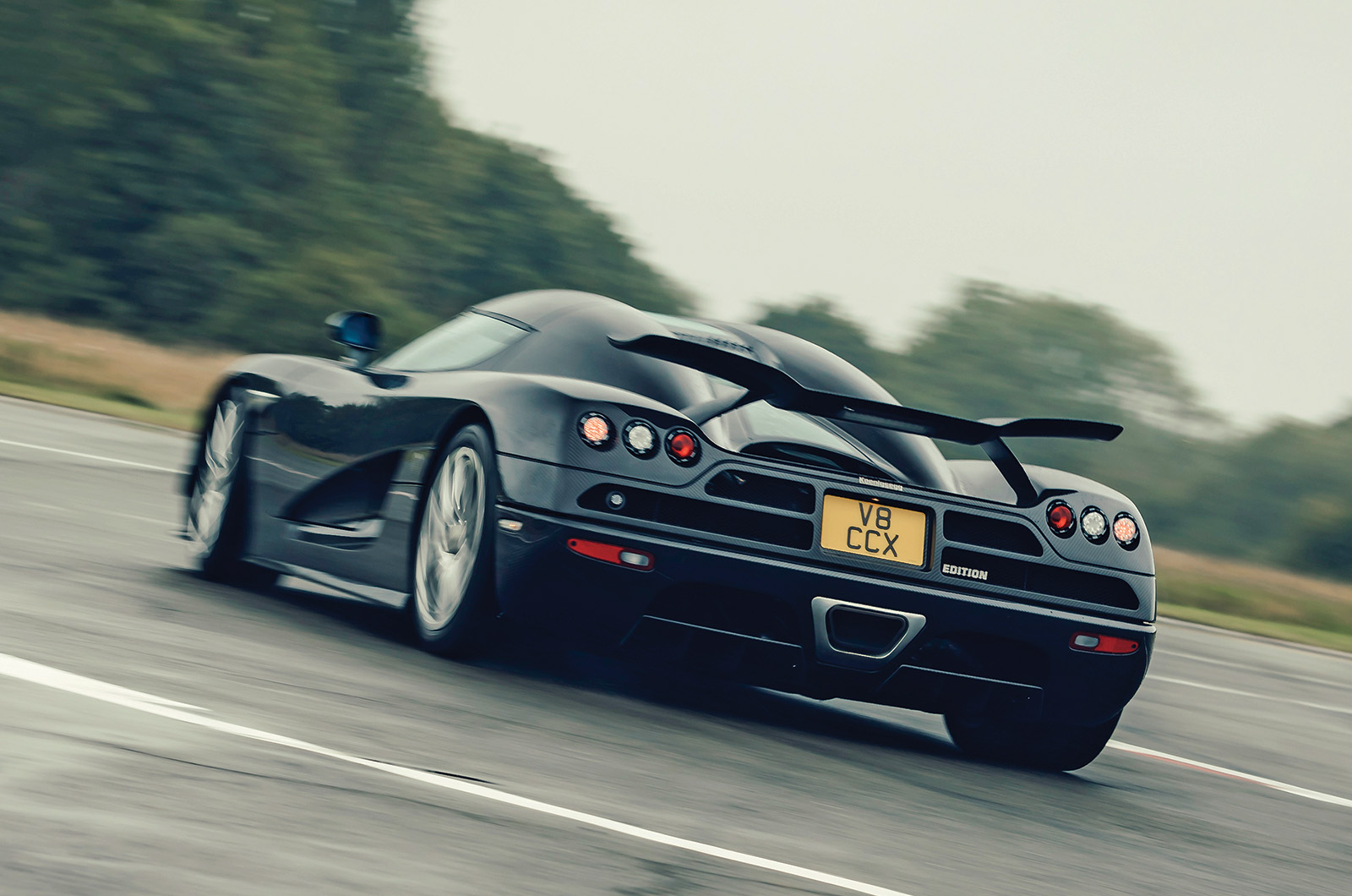 Classic & Sports Car – Pagani Zonda S vs Koenigsegg CCXR: the dawn of the hypercar