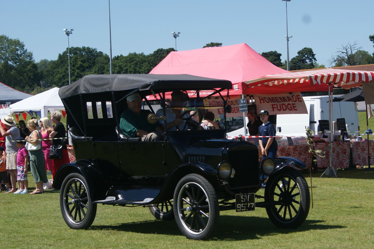 Classic & Sports Car – Thatcham Summer Classic Car Show