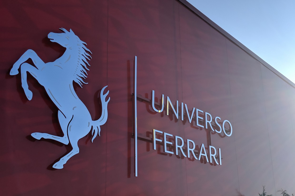 Classic & Sports Car – Inside Universo Ferrari