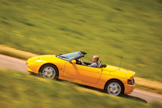 Classic & Sports Car – Daring to be different: Lotus Elan M100 vs BMW Z1