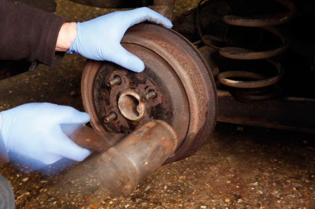 Classic & Sports Car – How to... check the drum brakes on your classic car