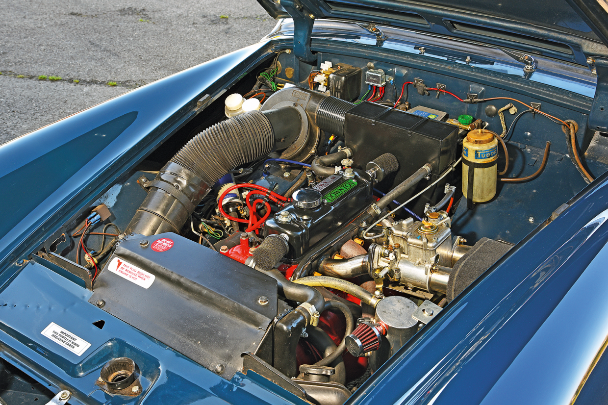 Classic & Sports Car – Baby classic sports cars do battle: Honda S800 Sport vs Fiat 850 Sport Spider vs MG Midget