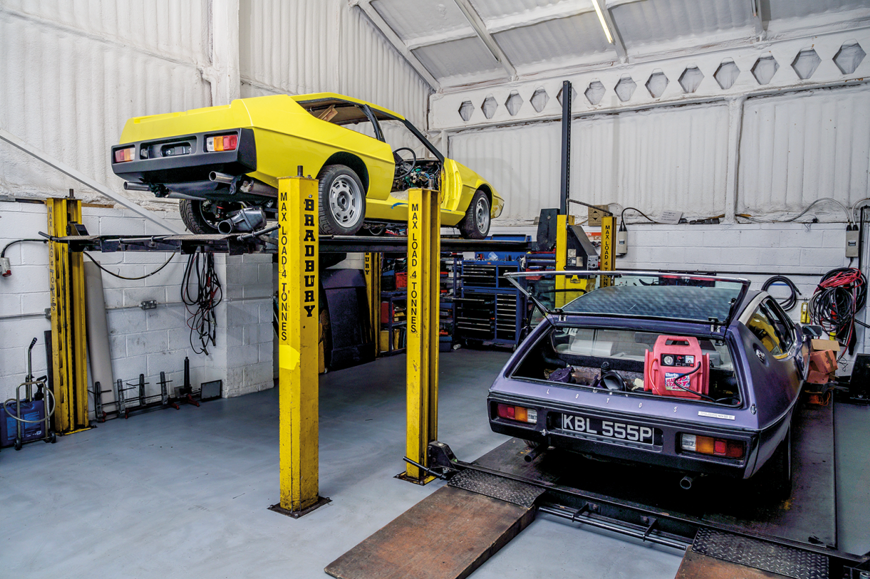 Classic & Sports Car – The specialist: Lotusbits