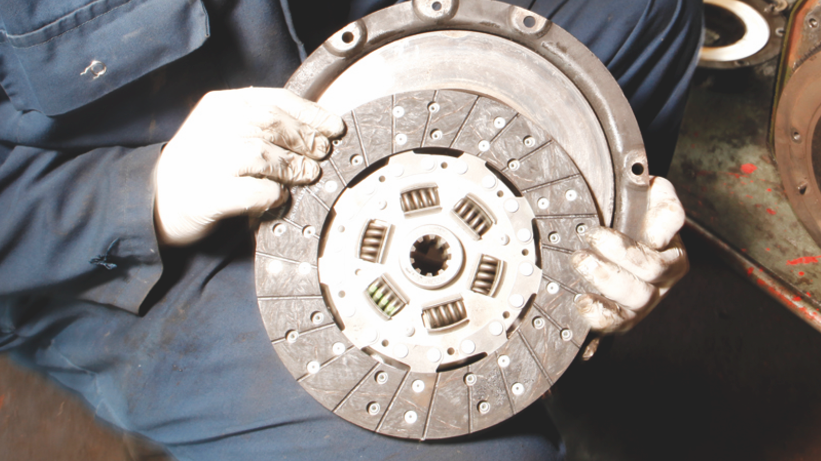 How to change a clutch in eight steps