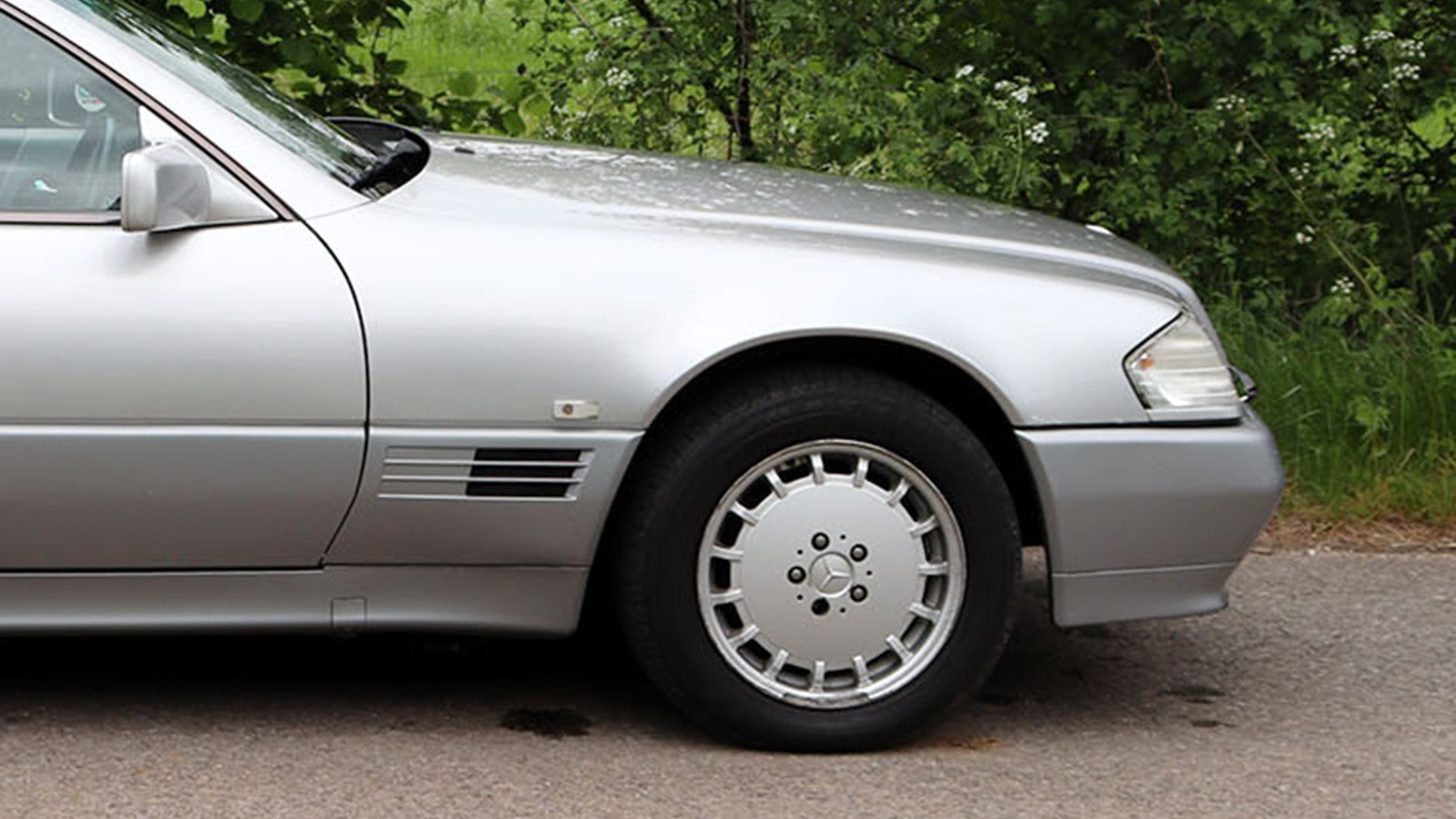 Stirling Moss’ Mercedes-Benz 500SL is for sale