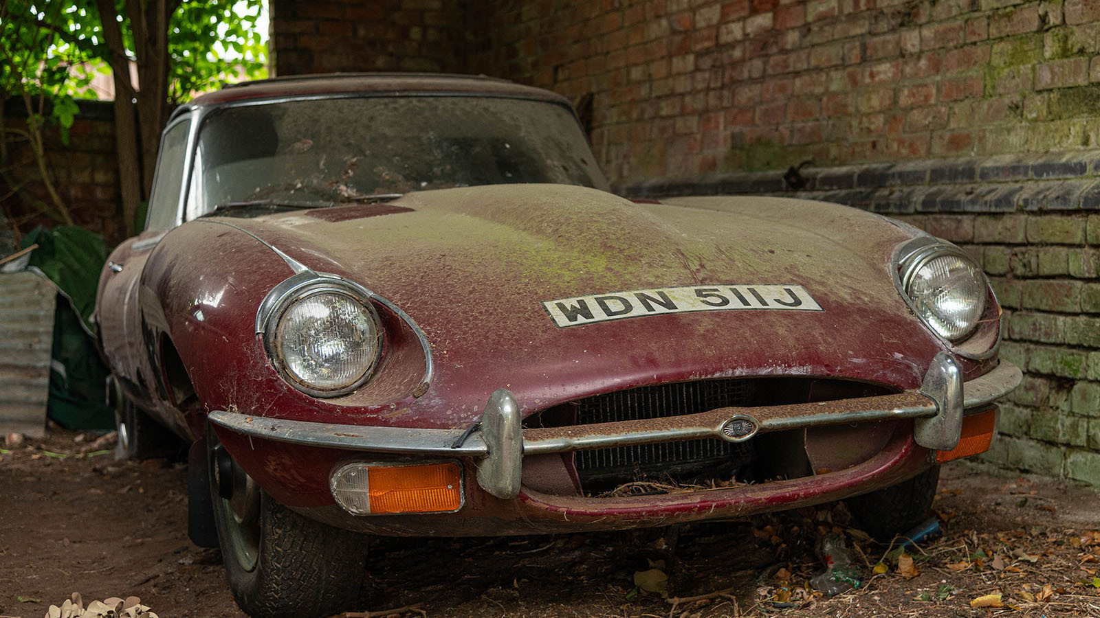 Barn-find Jaguar E-type for sale