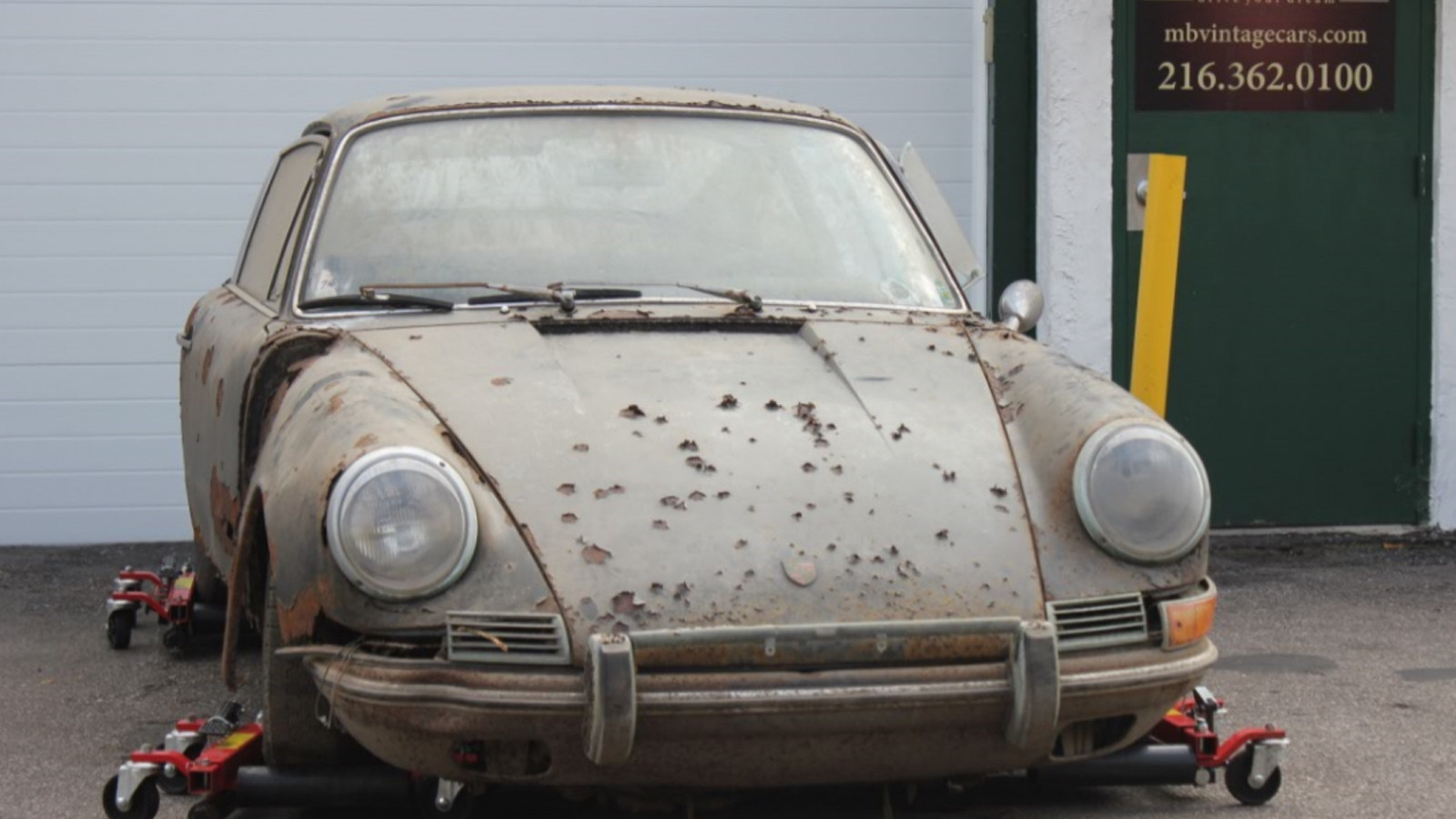 These forgotten Porsches were all found in barns