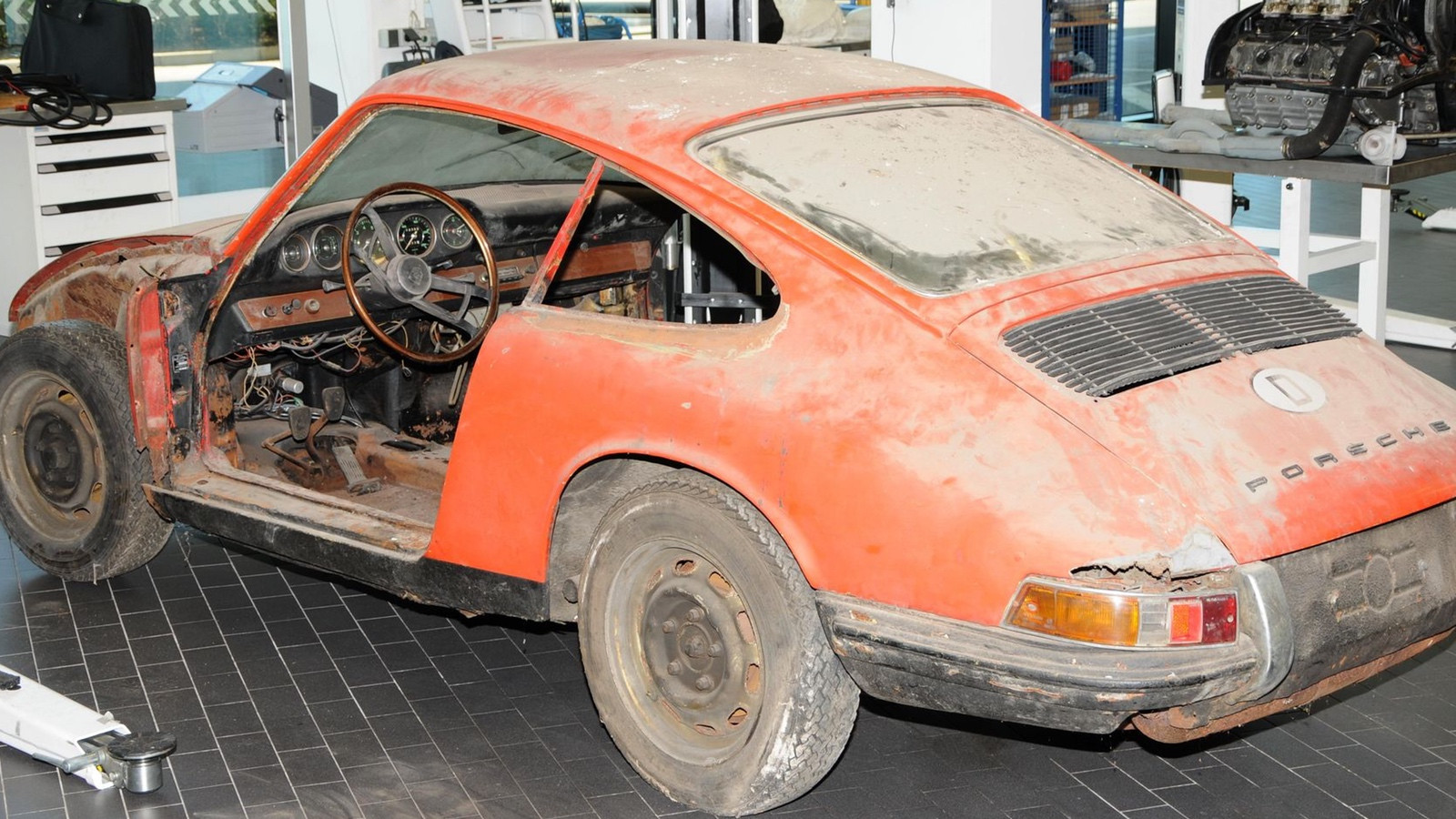 These forgotten Porsches were all found in barns