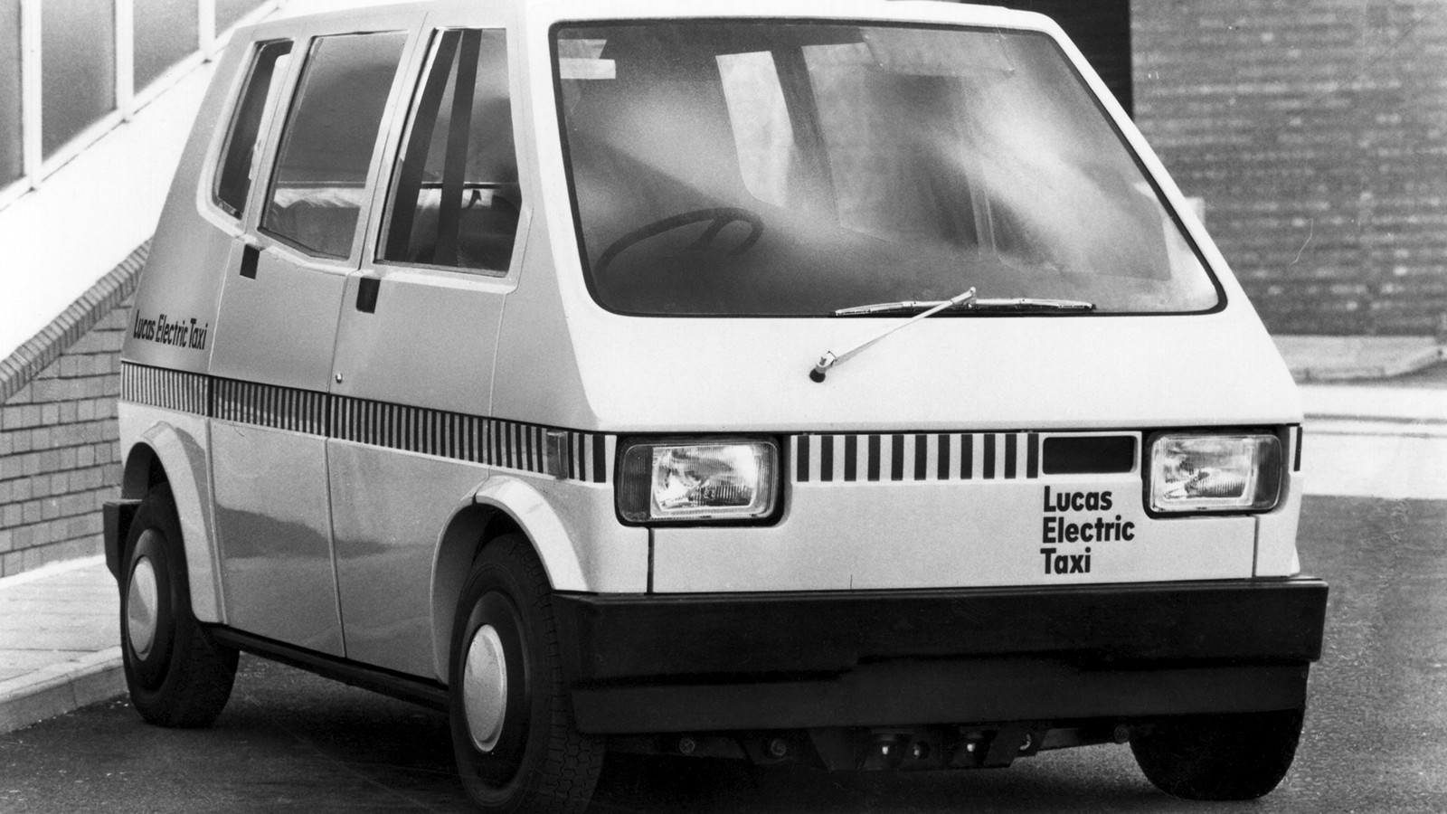 10 classic electric cars you never knew existed - Lucas Electric Taxi 2