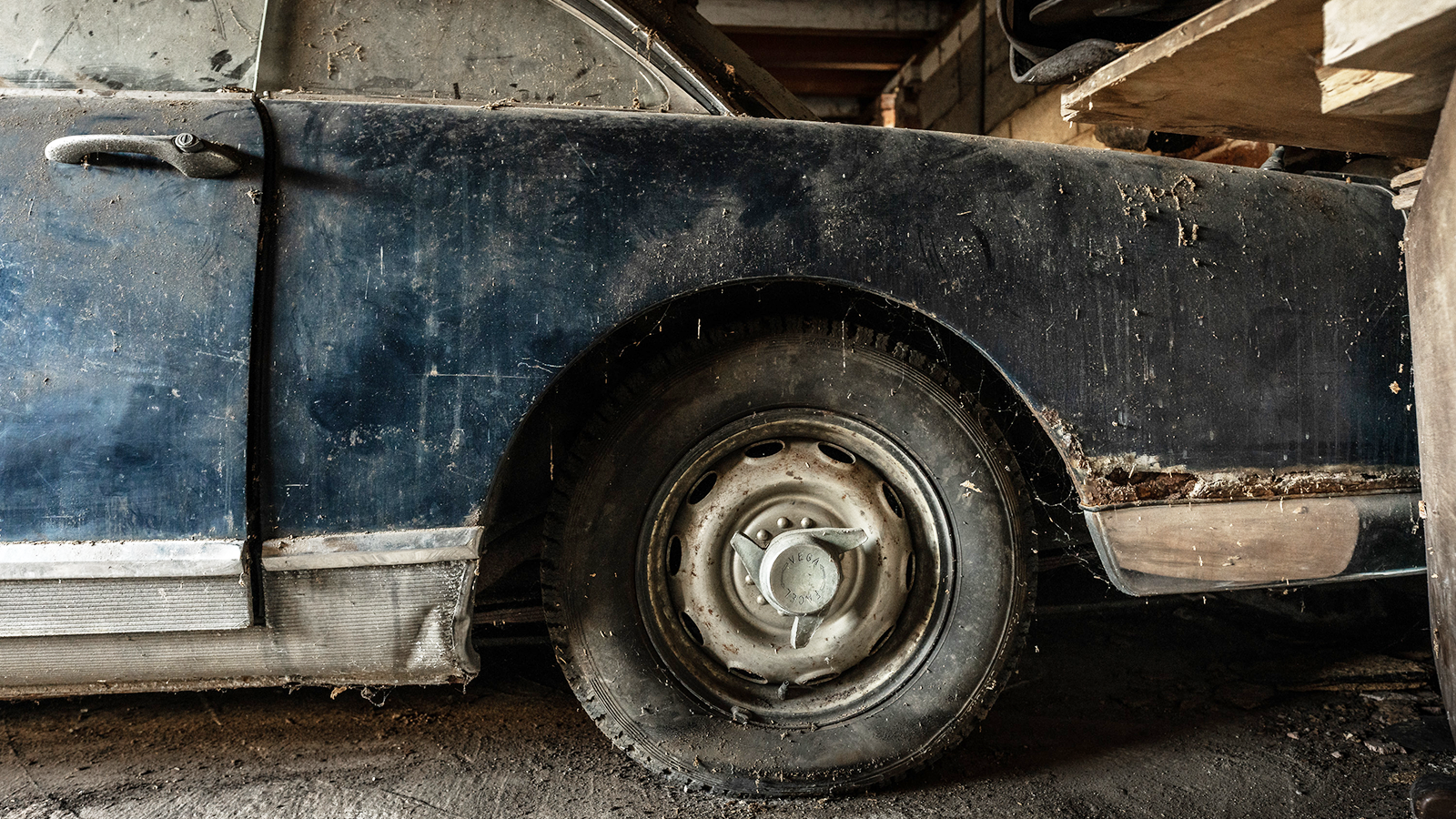 This barn-stored Facel Vega could be a tempting project