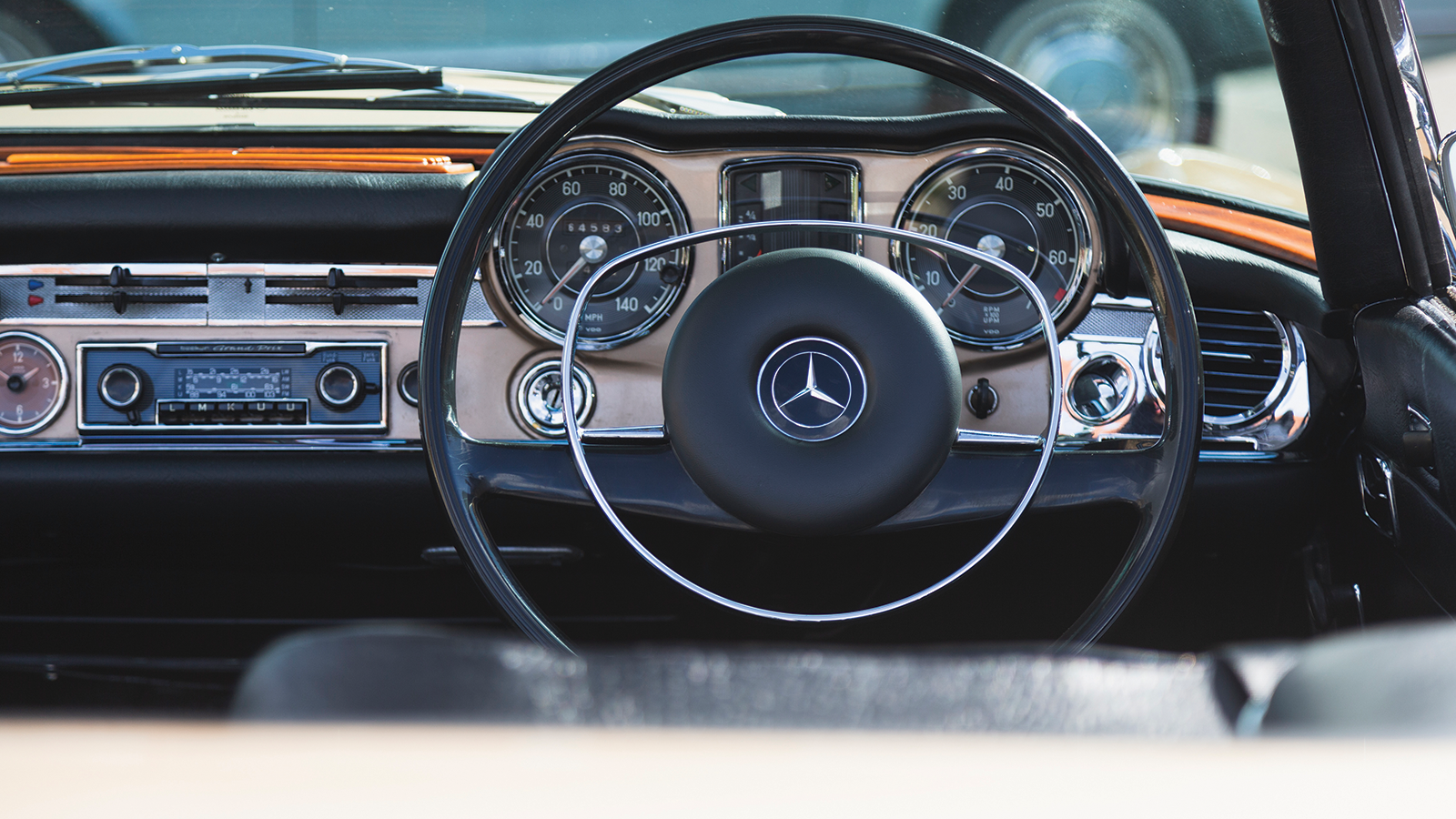 Mercedes-Benz SL Pagoda at 60