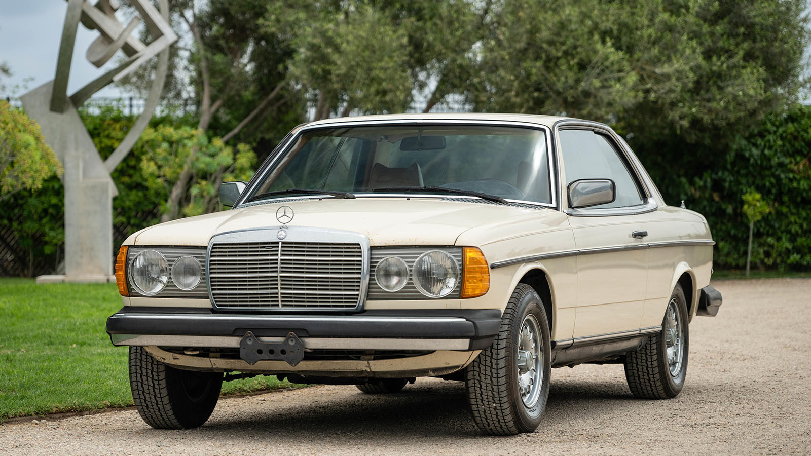 17 rare Mercedes-Benz cars in no-reserve sale